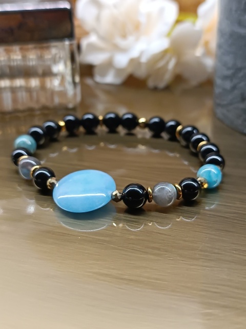 Błękitny Spokój Bransoletka z chalcedonem czarnym turmalinem apatytem i kamieniem księżycowym