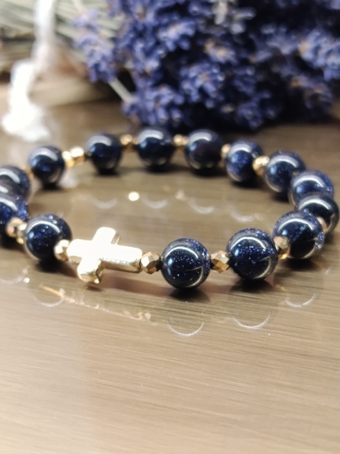 Bransoletka-różaniec Night of Faith. Noc Kairu, złoty hematyt i krzyżyk