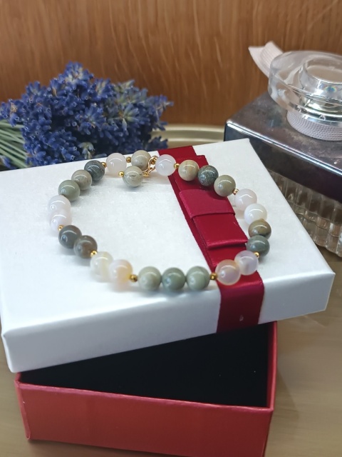 Cherry Blossom Harmony. Bransoletka z cherry agatem, jaspisem i złotym hematytem