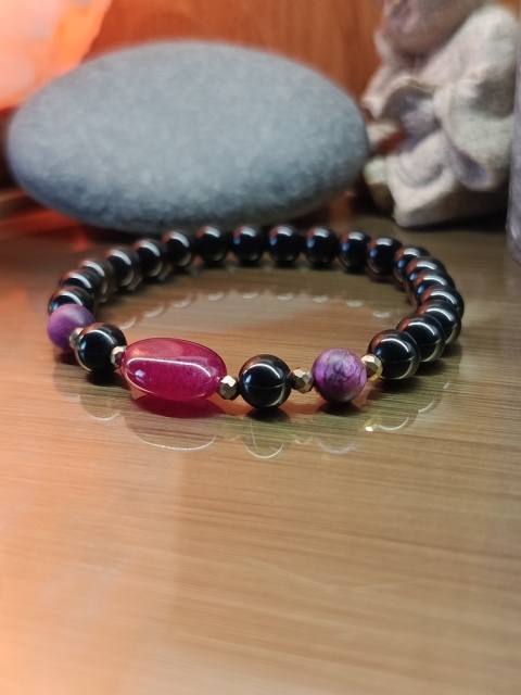 Odwaga i Ochrona. Bransoletka z czarnym turmalinem, jaspisem i czerwonym chalcedonem