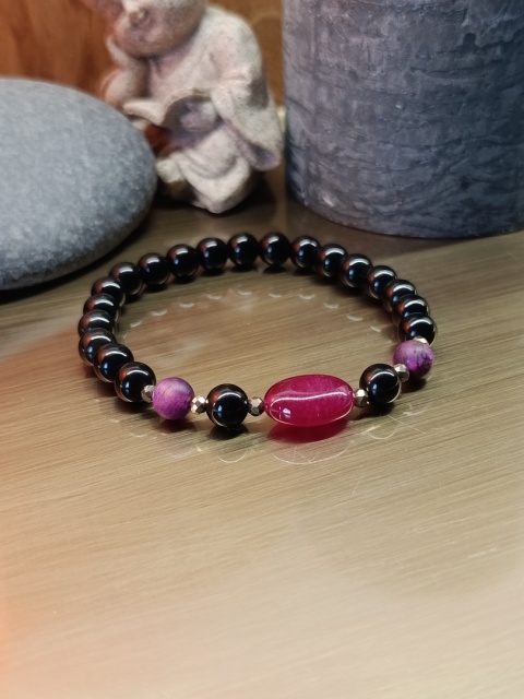 Odwaga i Ochrona. Bransoletka z czarnym turmalinem, jaspisem i czerwonym chalcedonem