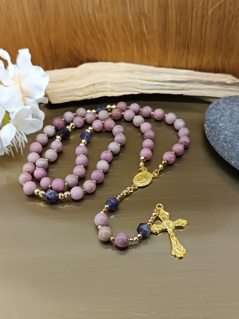 Różaniec. Naszyjnik, możliwość noszenia na szyi