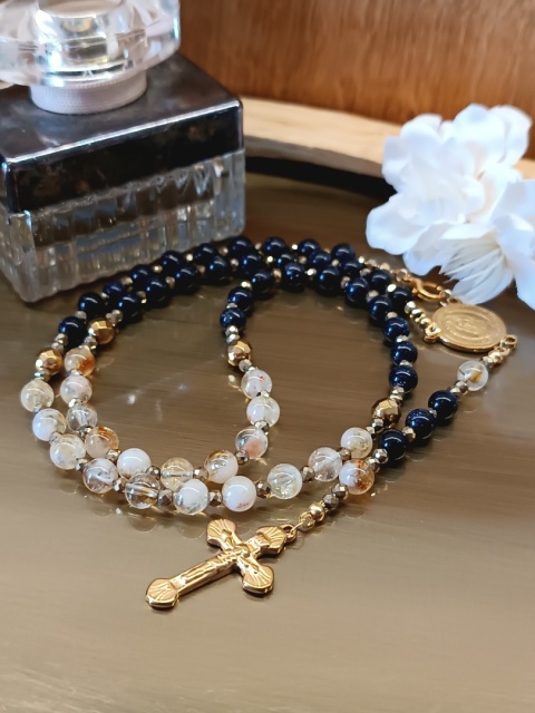 Różaniec. Naszyjnik, możliwość noszenia na szyi