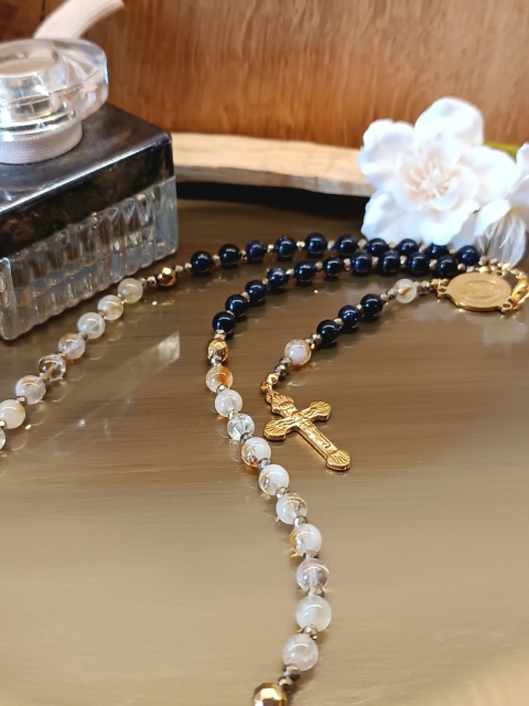 Różaniec. Naszyjnik, możliwość noszenia na szyi