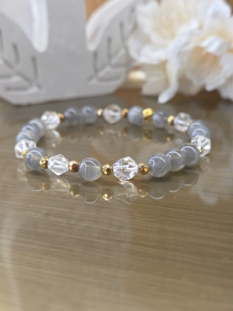 Światło Intuicji. Bransoletka z kamieniem księżycowym, kryształem górskim i hematytem