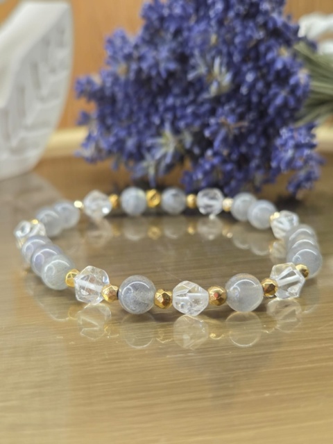 Światło Intuicji. Bransoletka z kamieniem księżycowym, kryształem górskim i hematytem