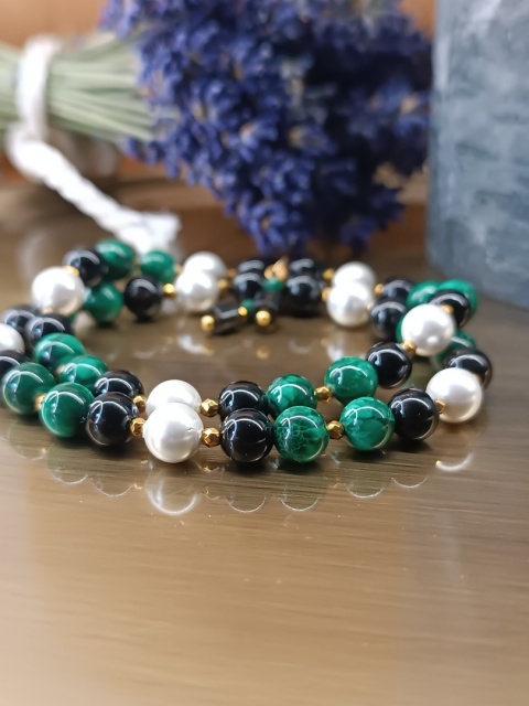 Zielona Harmonia. Bransoletka z malachitem, turmalinem, perłą majorka i hematytem